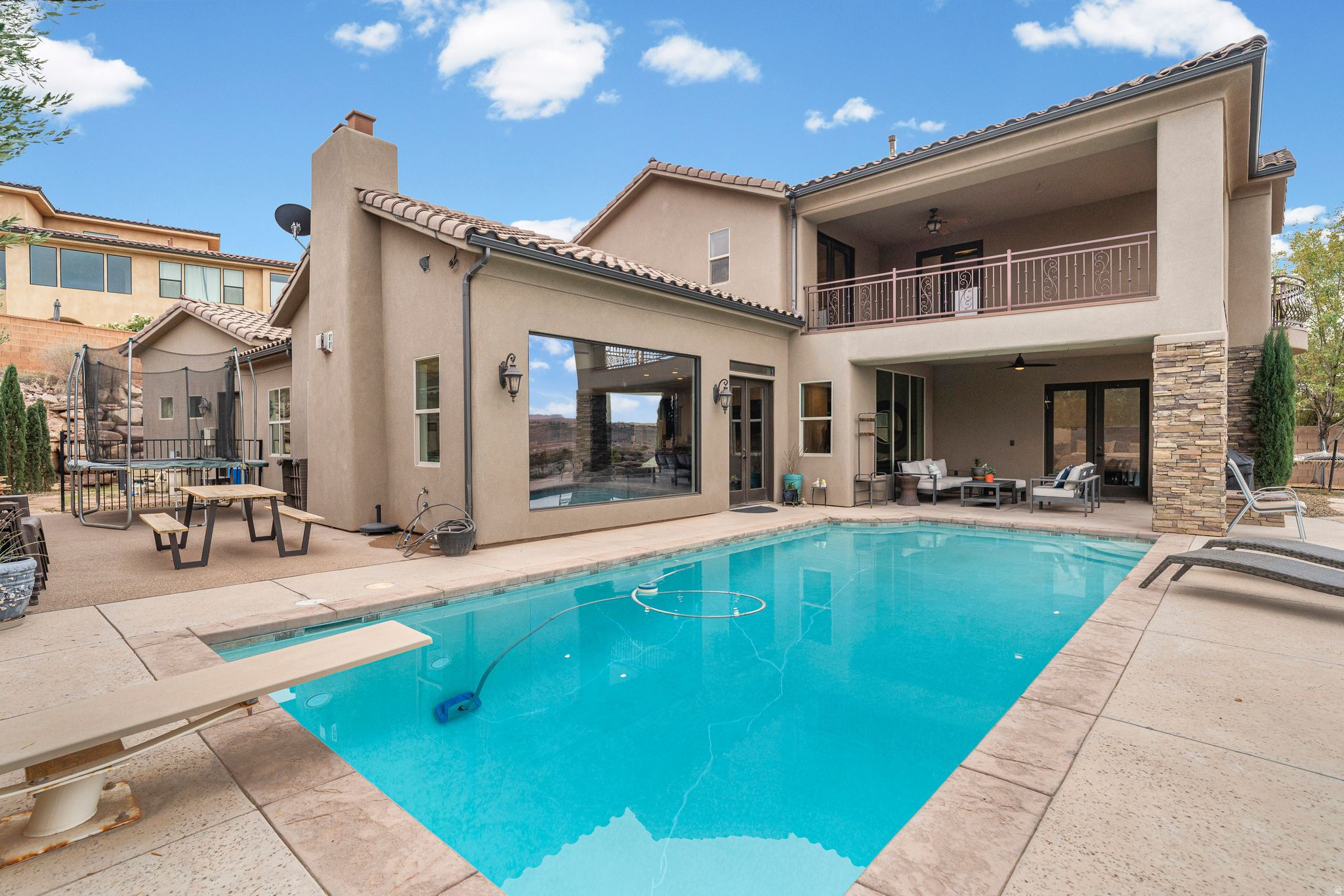 VIEWS AT STONE MOUNTAIN - Residential