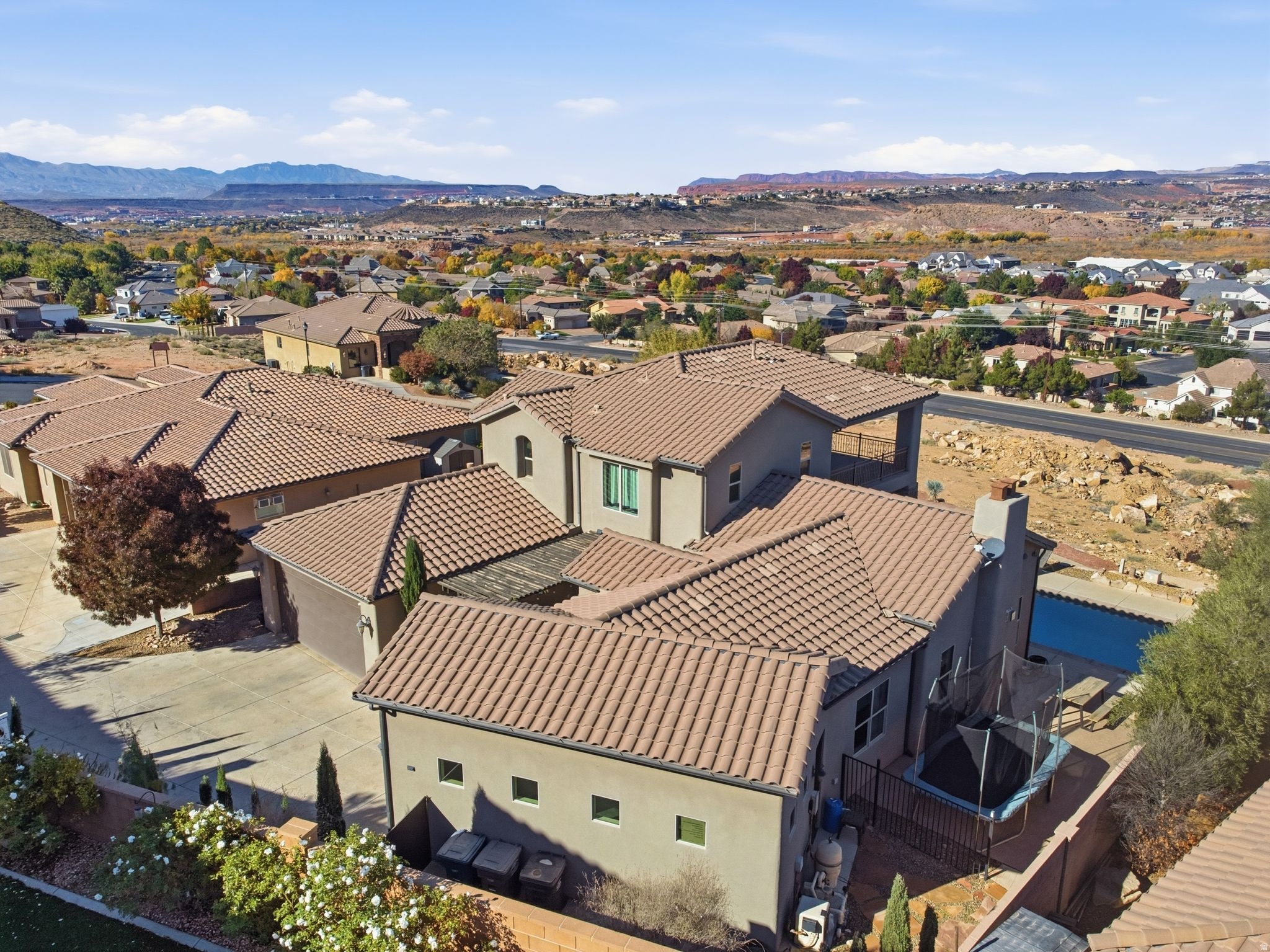 VIEWS AT STONE MOUNTAIN - Residential