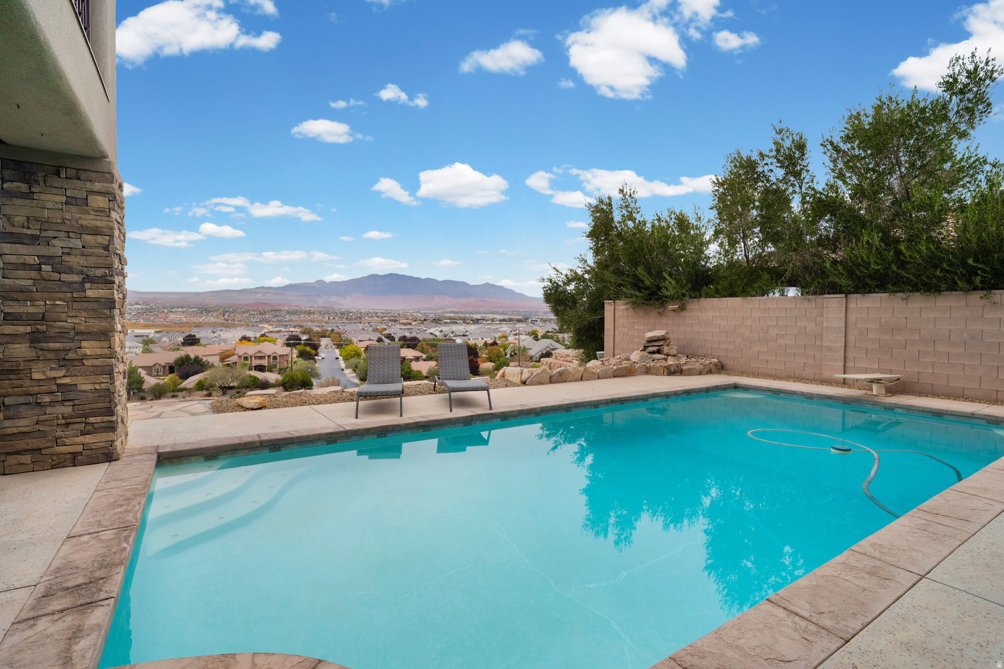 VIEWS AT STONE MOUNTAIN - Residential