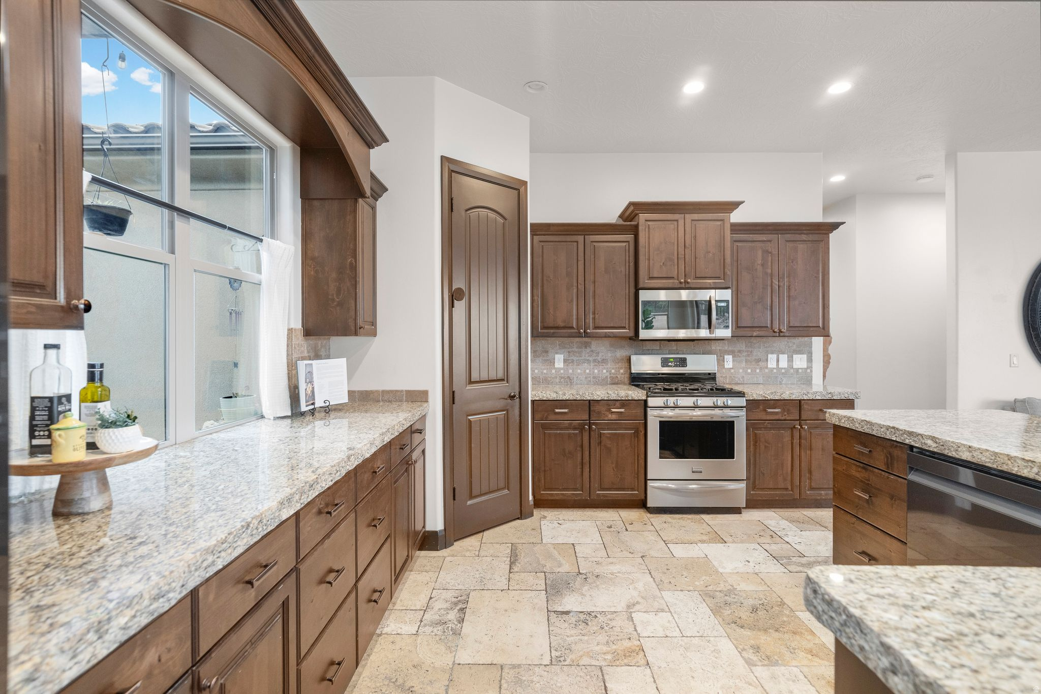 VIEWS AT STONE MOUNTAIN - Residential