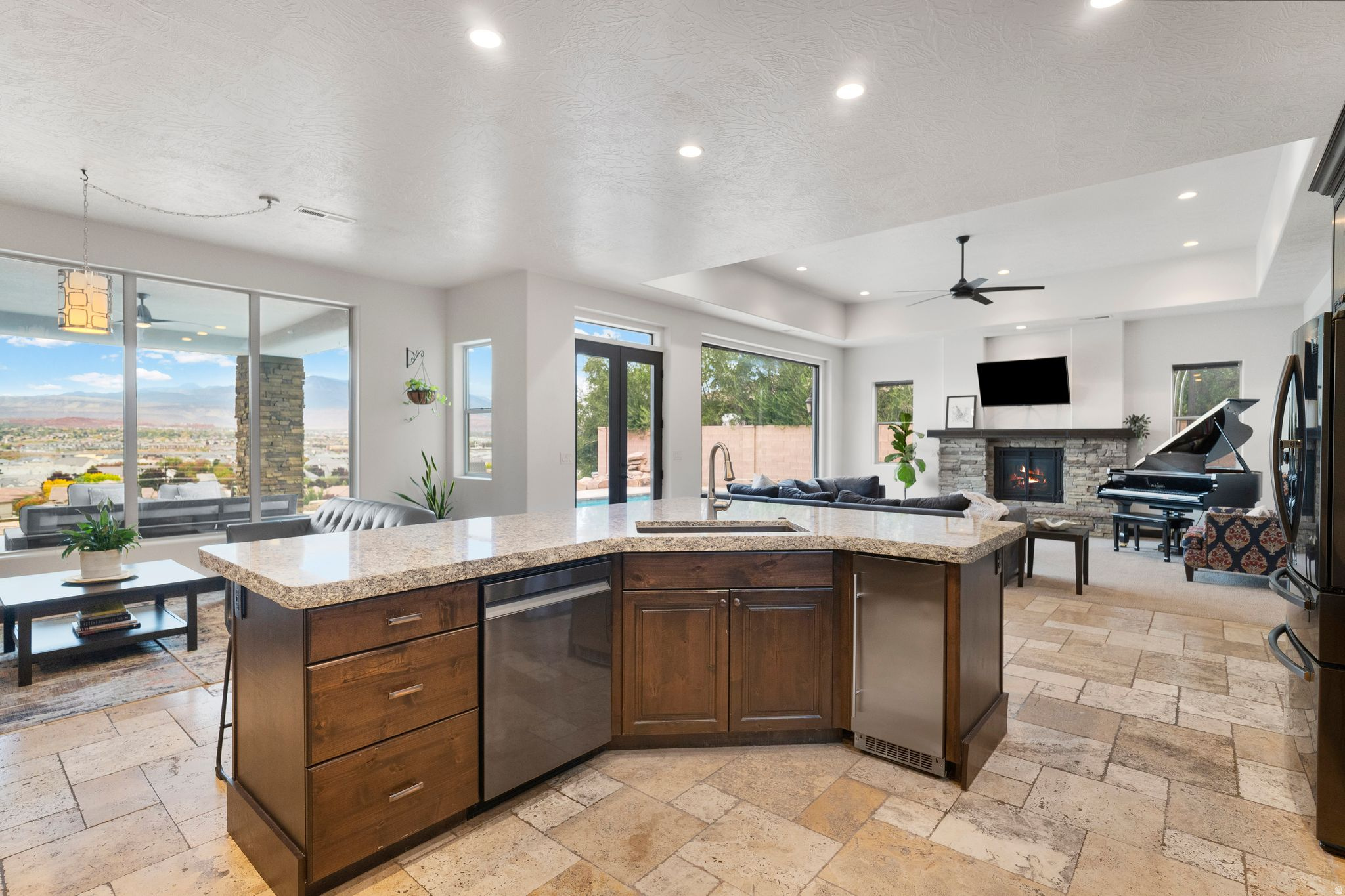 VIEWS AT STONE MOUNTAIN - Residential