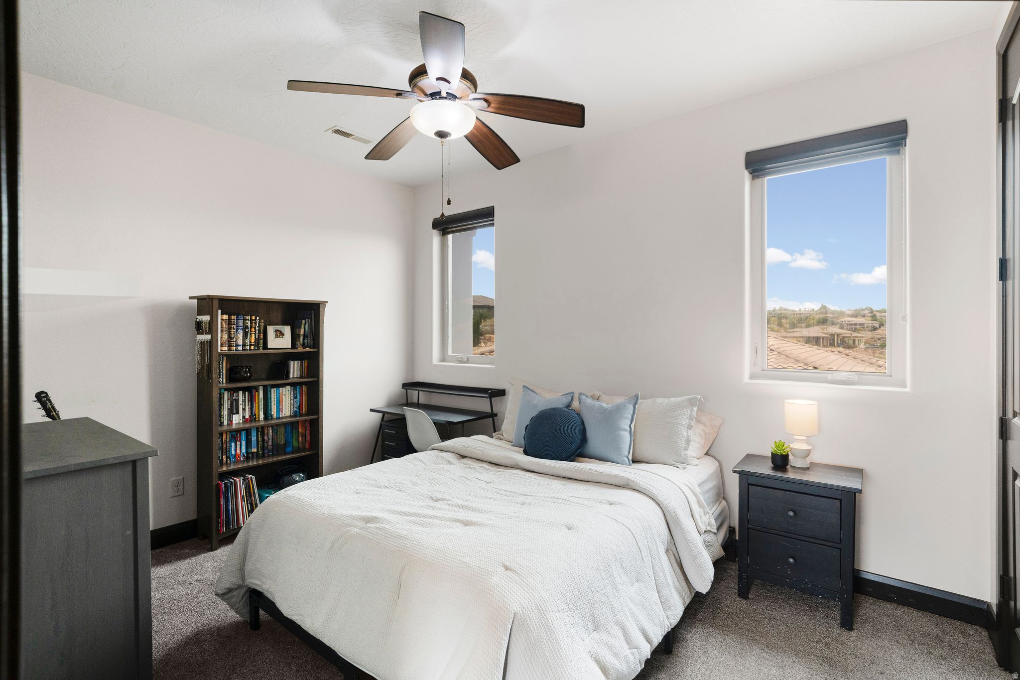 VIEWS AT STONE MOUNTAIN - Residential