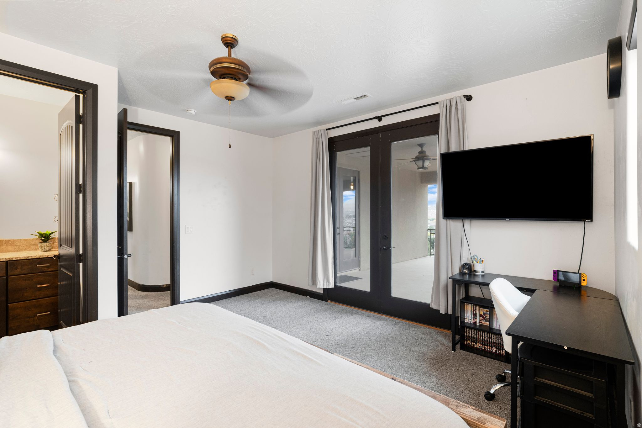 VIEWS AT STONE MOUNTAIN - Residential