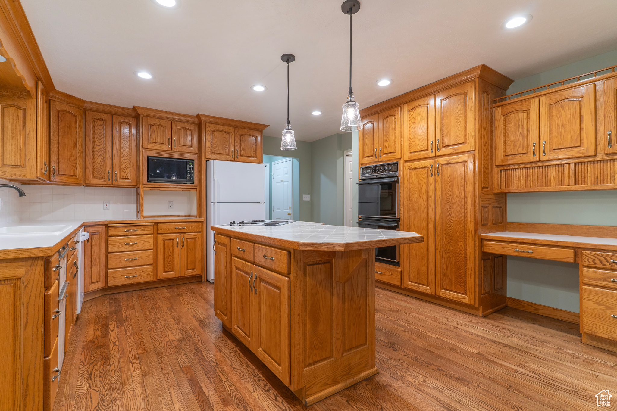 2485 E Stonebrook Cir, Sandy, Utah image 8