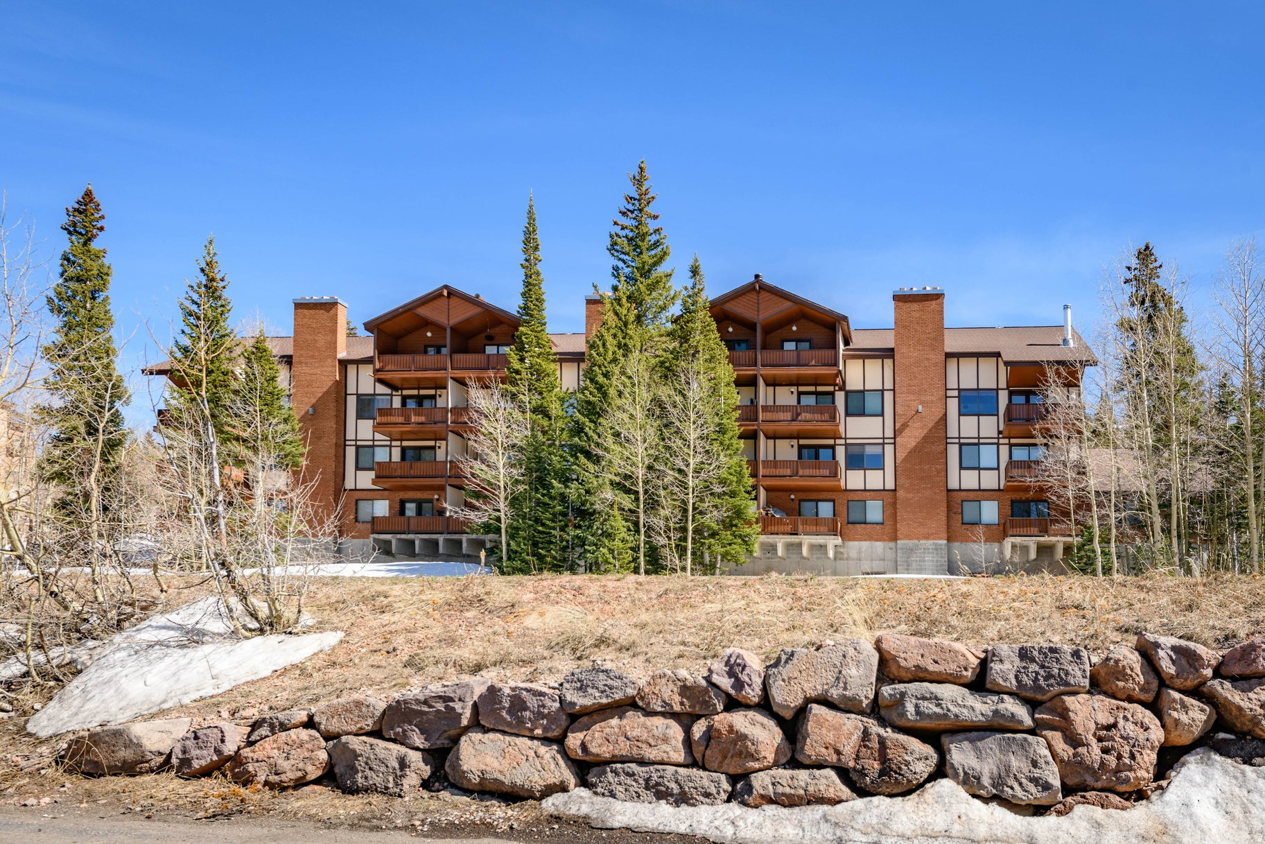 EVERGREEN CONDO - Residential