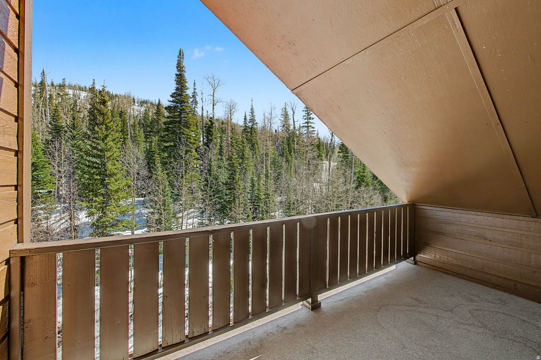 EVERGREEN CONDO - Residential