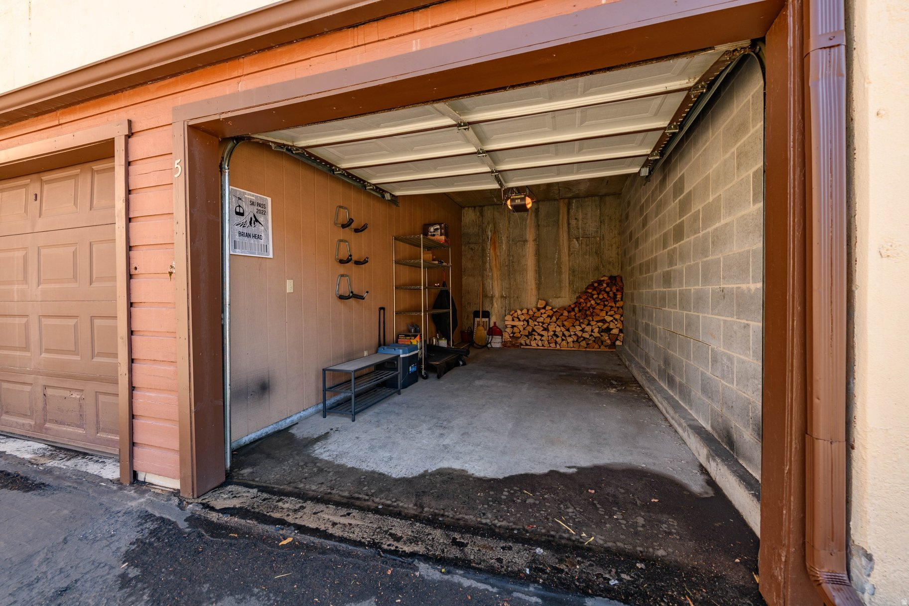 EVERGREEN CONDO - Residential