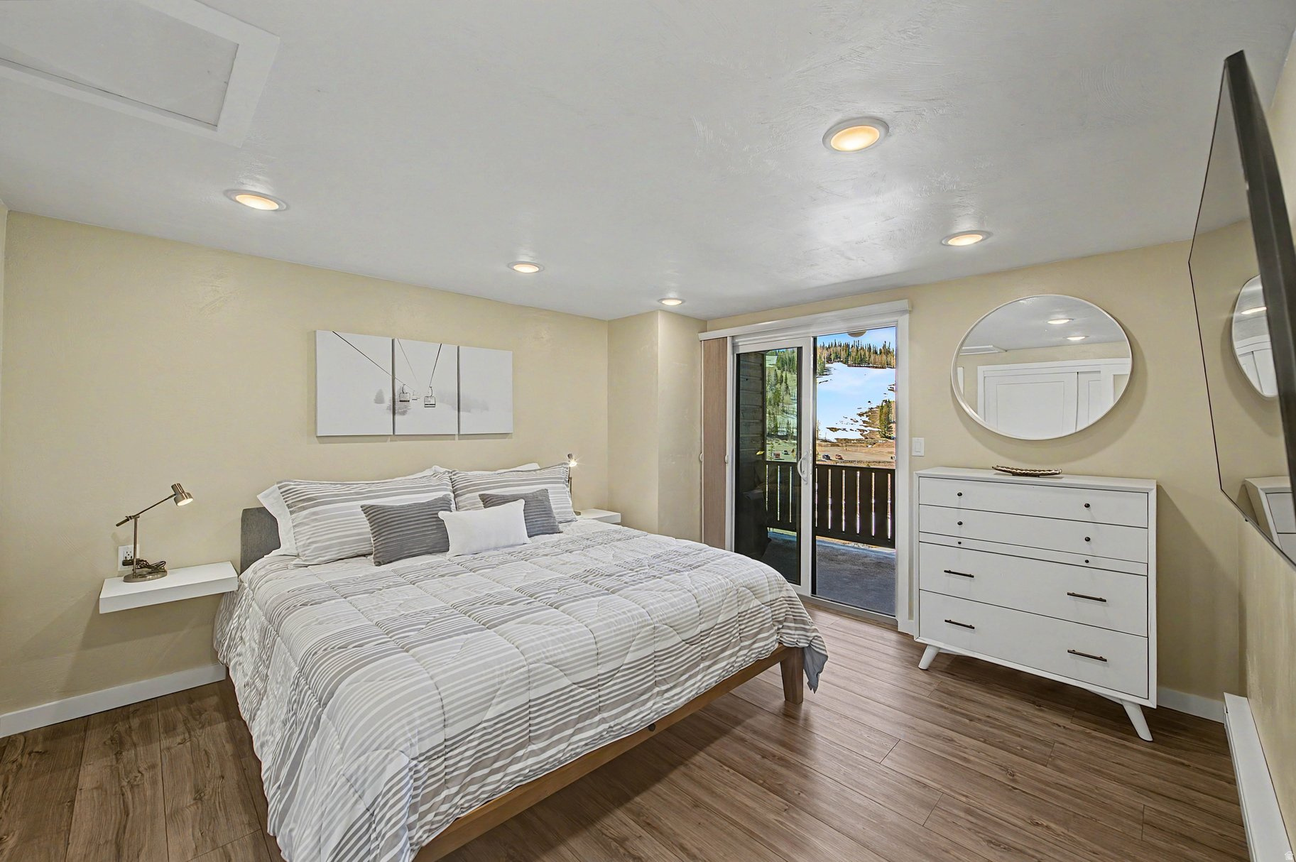 EVERGREEN CONDO - Residential