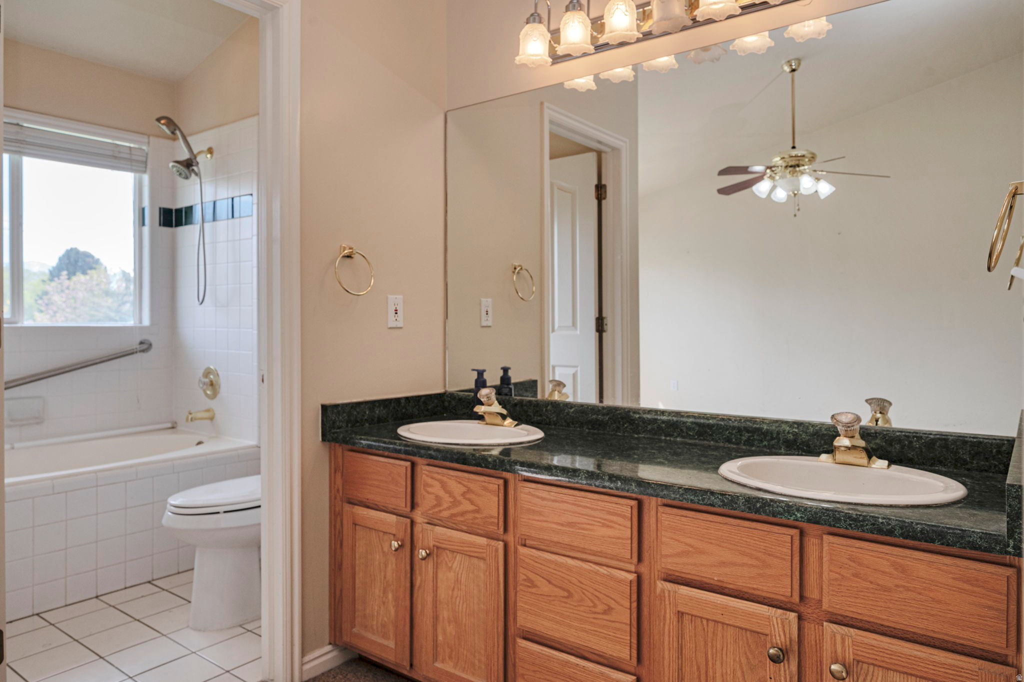 CRABAPPLE COVE - Residential