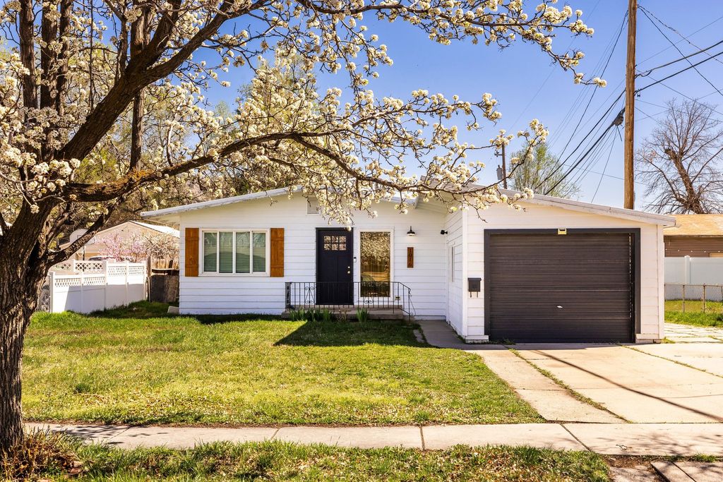 Photo of 1016 N 1300 W, Salt Lake City, UT 84116 (MLS # 2139479)