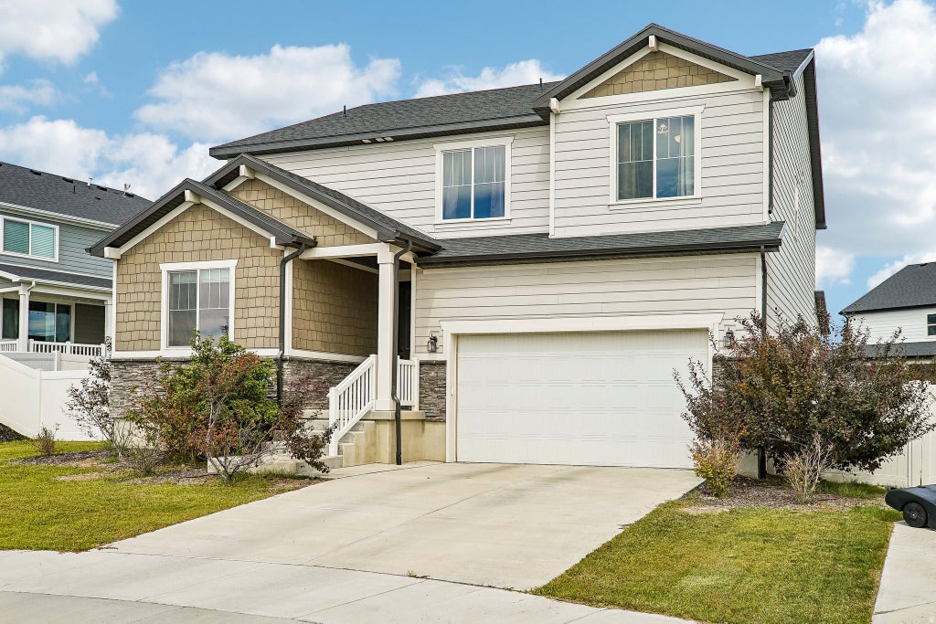 Photo of 746 W GLADIOLUS CIR, Saratoga Springs, UT 84045 (MLS # 2185395)