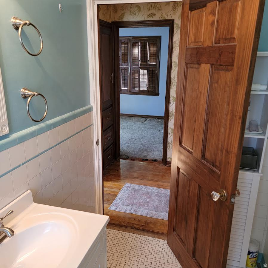 WHITE CIRCLE SUB - Residential