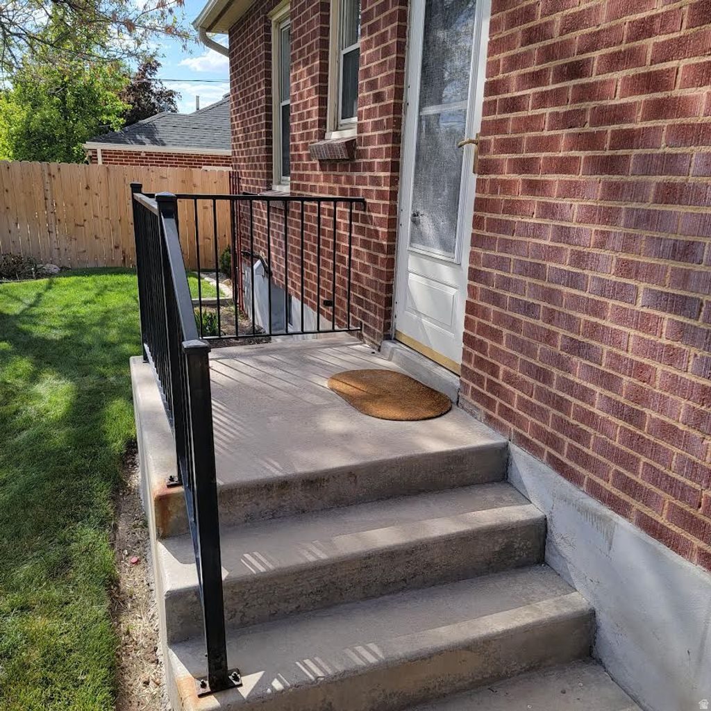 Photo of 2040 E WHITE CIR, Salt Lake City, UT 84109 (MLS # 2152885)