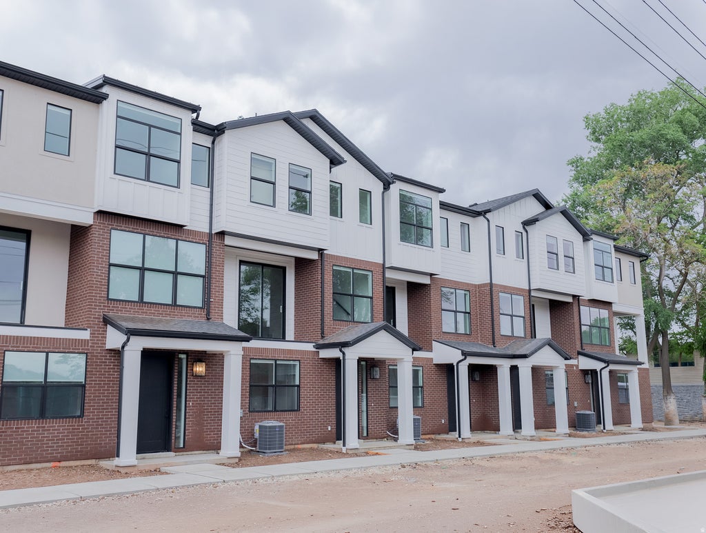 Photo of 948 E GRAPE IVY WAY S #103, Millcreek, UT 84106 (MLS # 2169063)