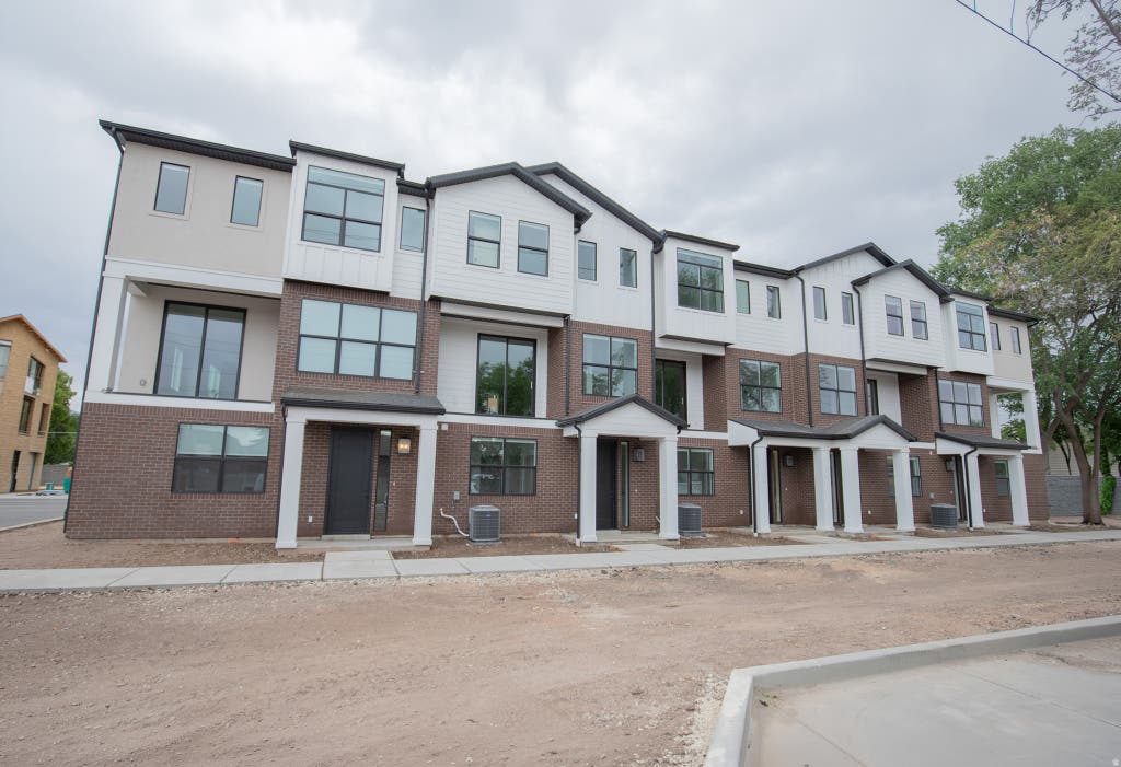 Photo of 948 E GRAPE IVY WAY S #103, Millcreek, UT 84106 (MLS # 2169063)