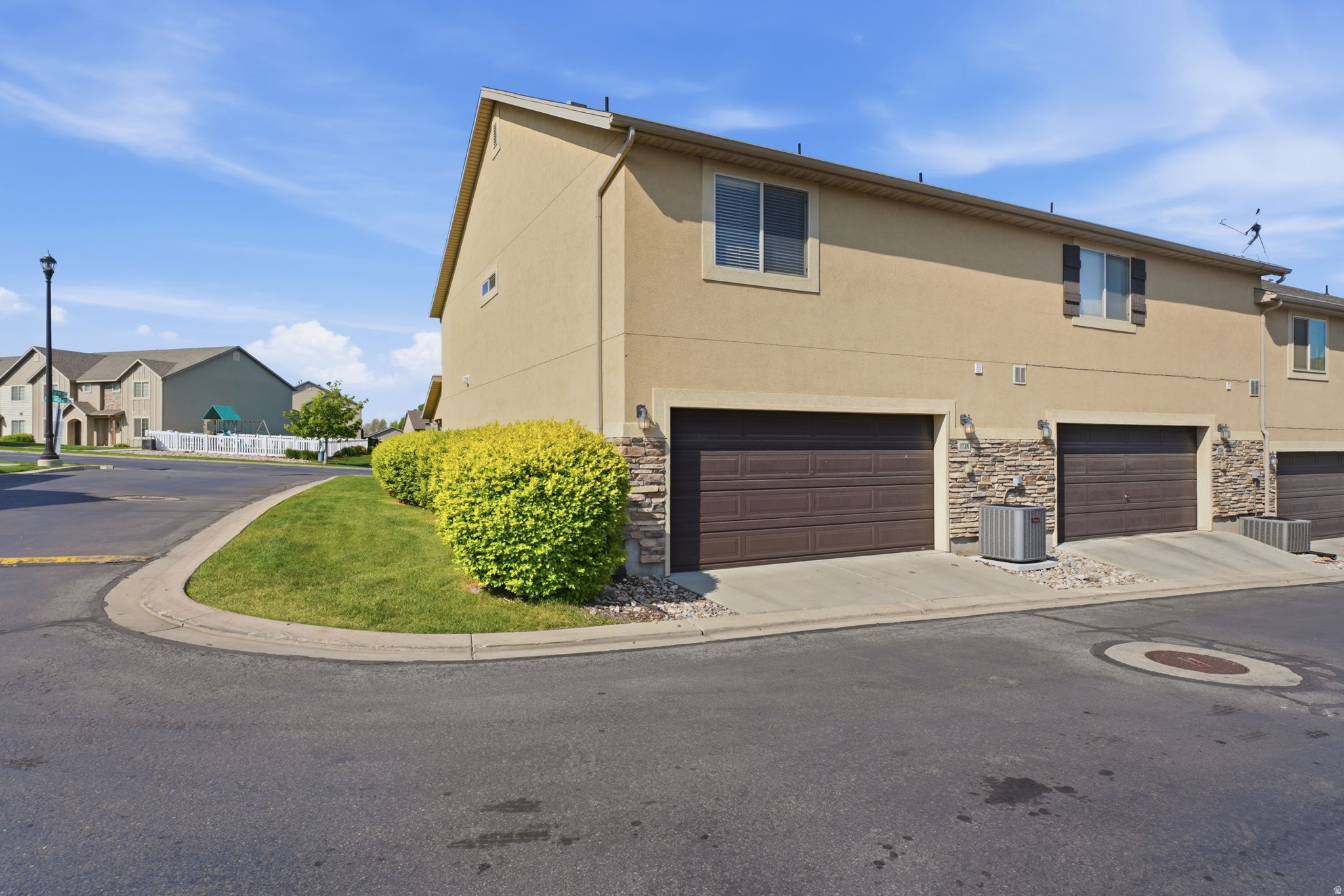 WHISPERING WILLOWS - Residential