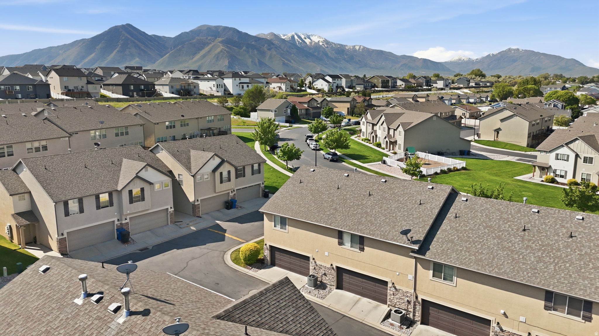 WHISPERING WILLOWS - Residential