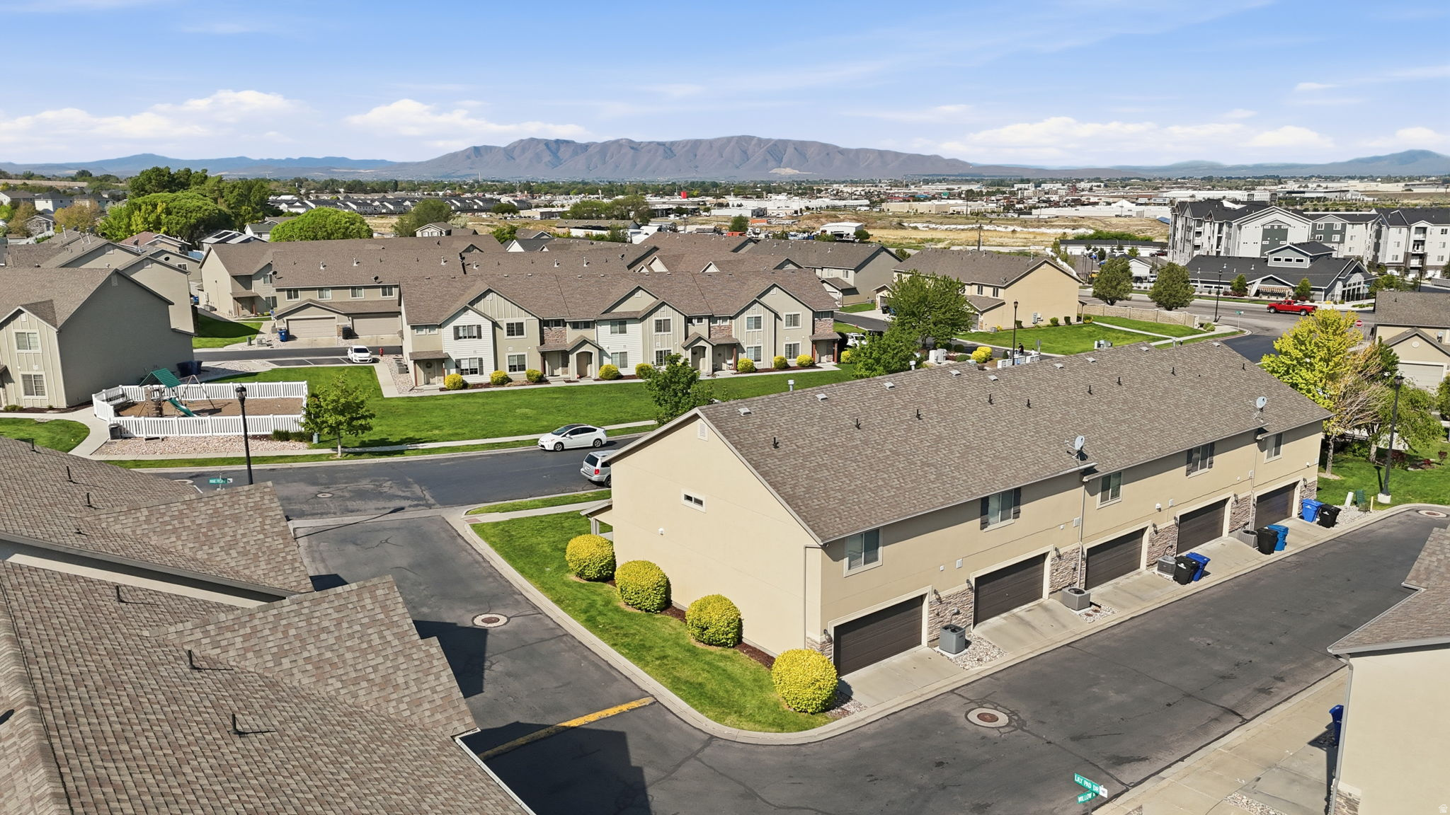 WHISPERING WILLOWS - Residential