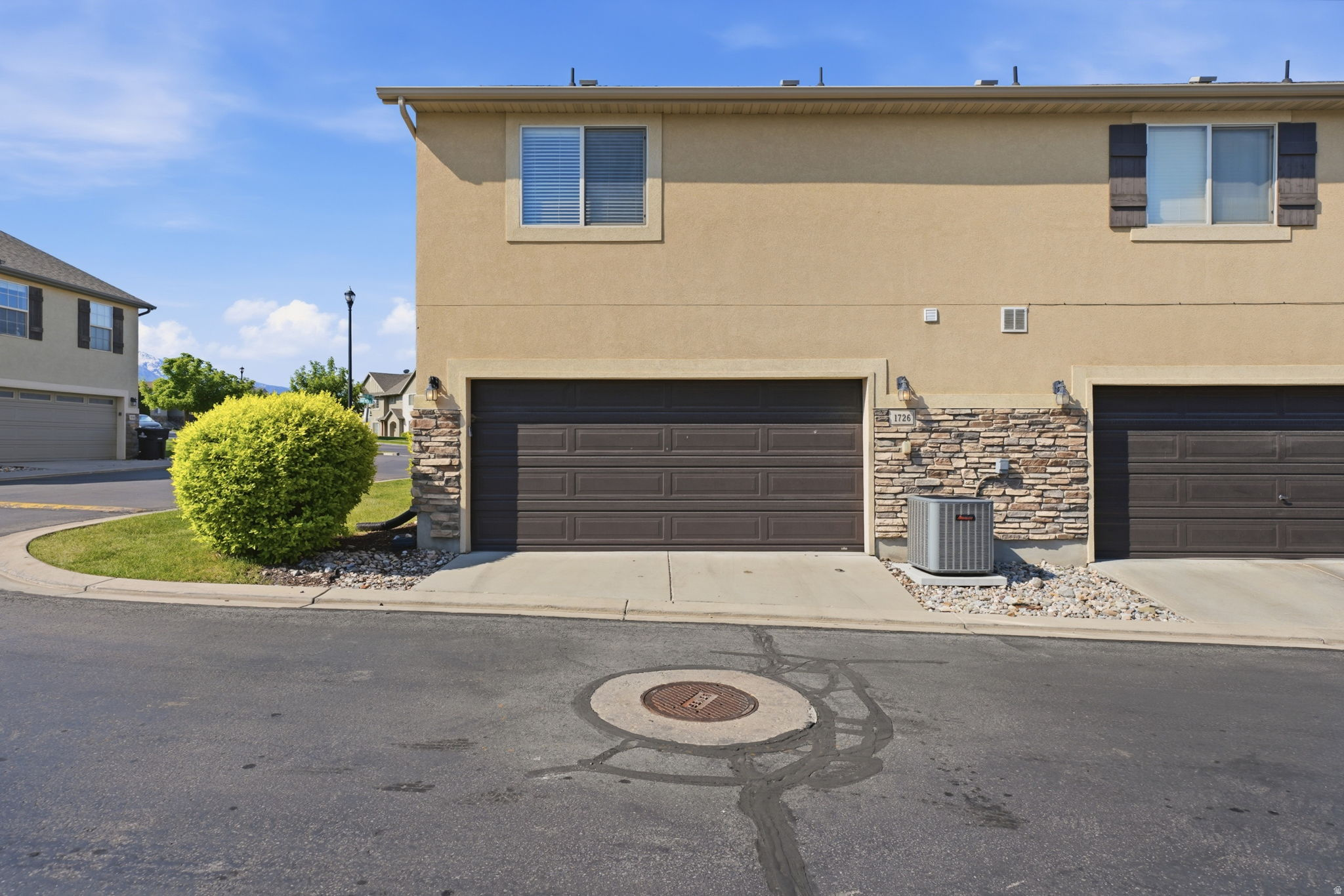WHISPERING WILLOWS - Residential