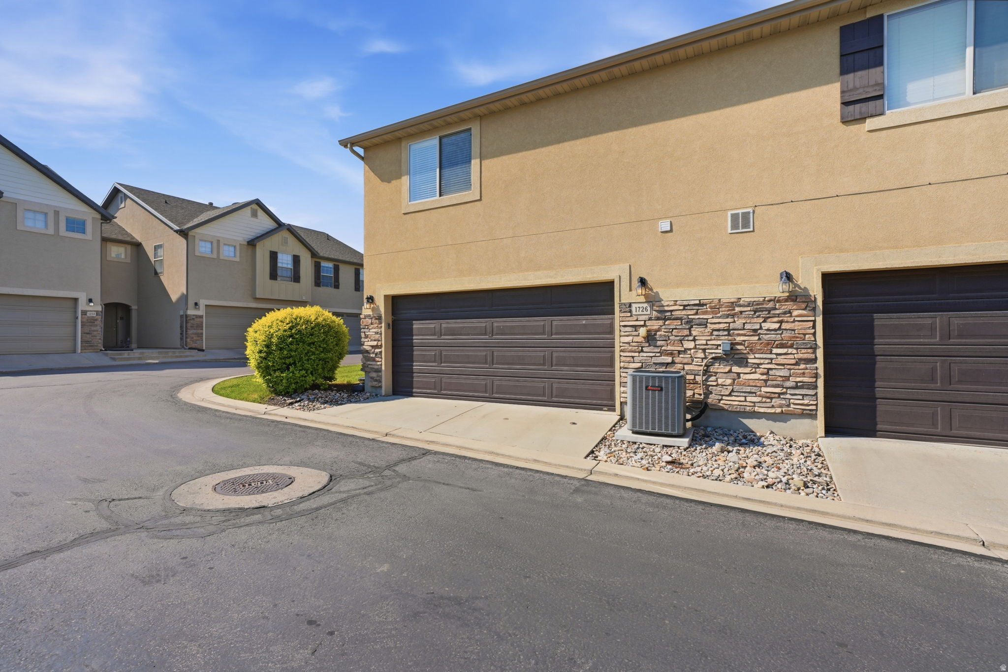 WHISPERING WILLOWS - Residential