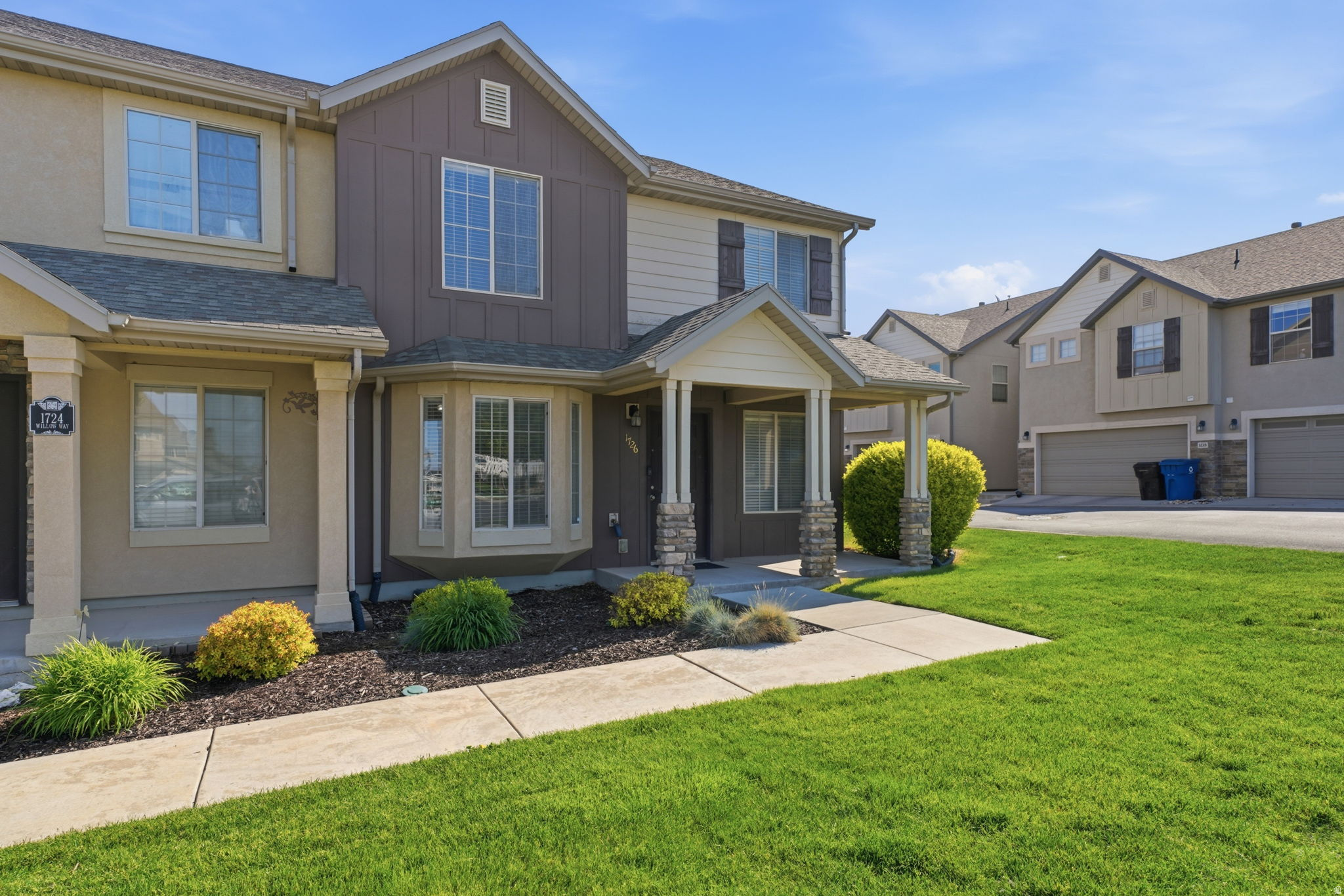 WHISPERING WILLOWS - Residential