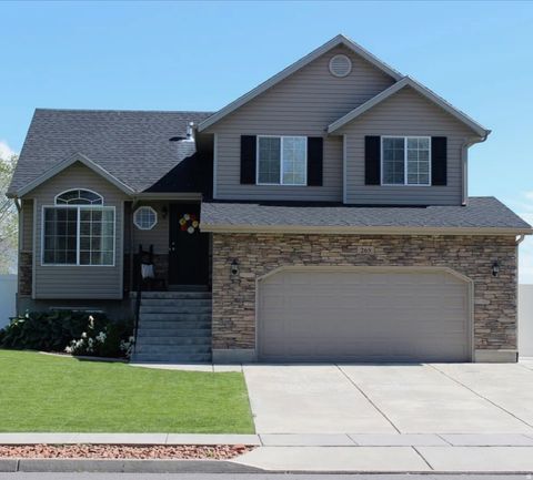 Photo of 265 E 1900 N, North Ogden, UT 84414 (MLS # 2125973)