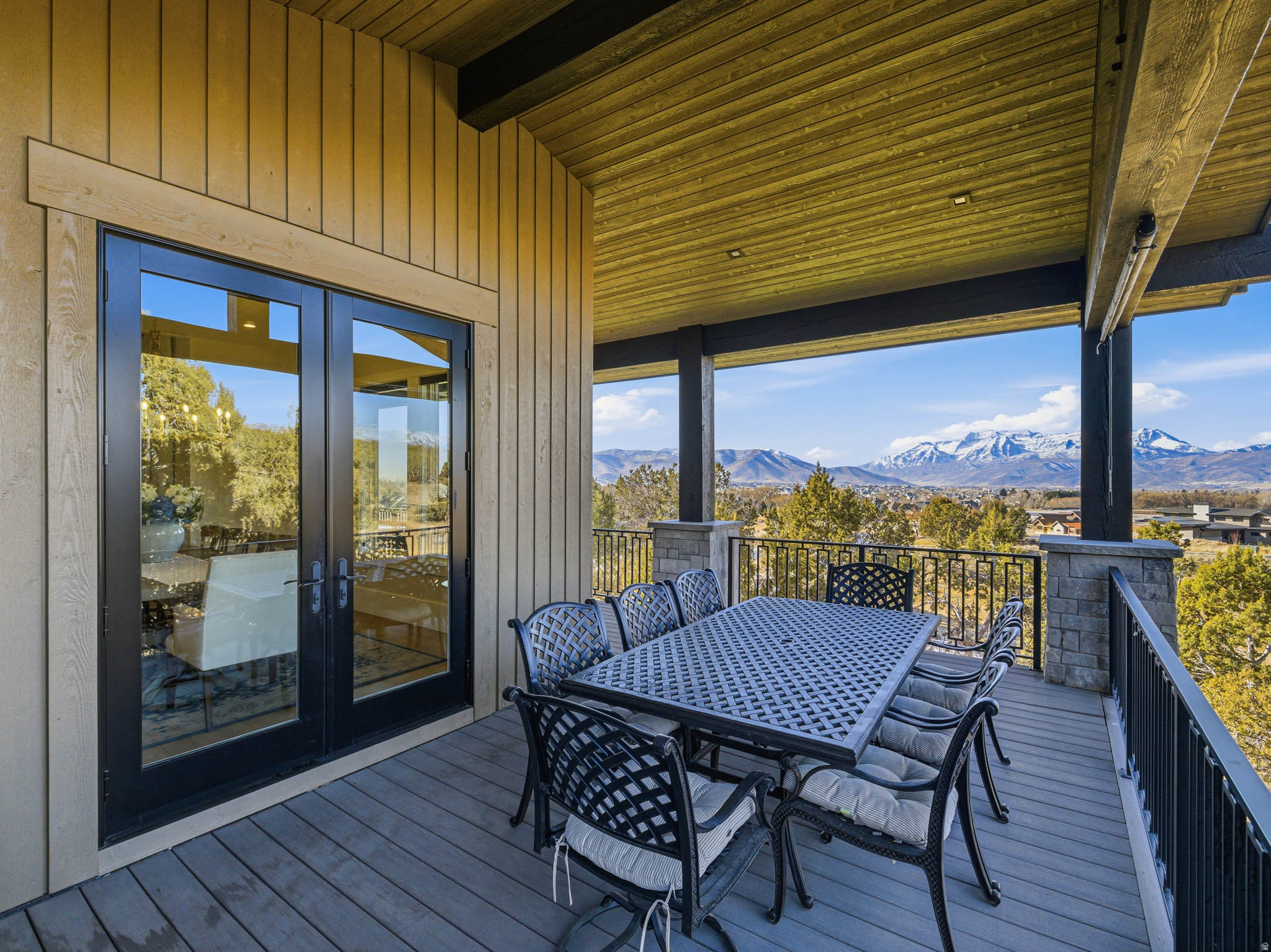 RED LEDGES - Residential