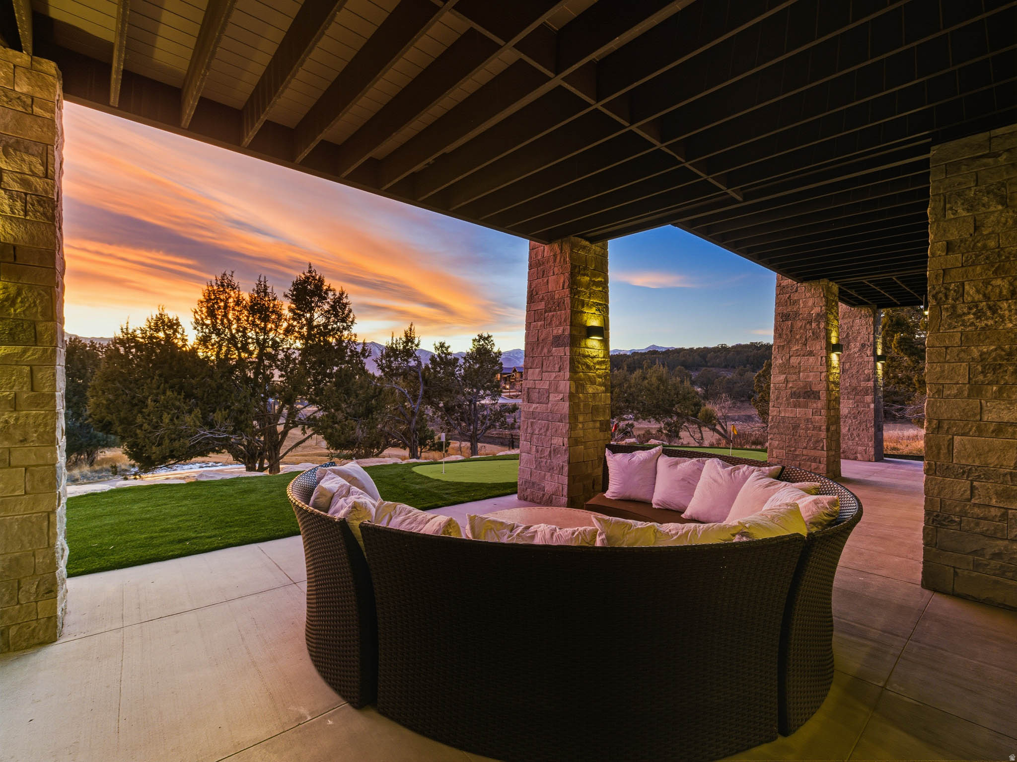 RED LEDGES - Residential