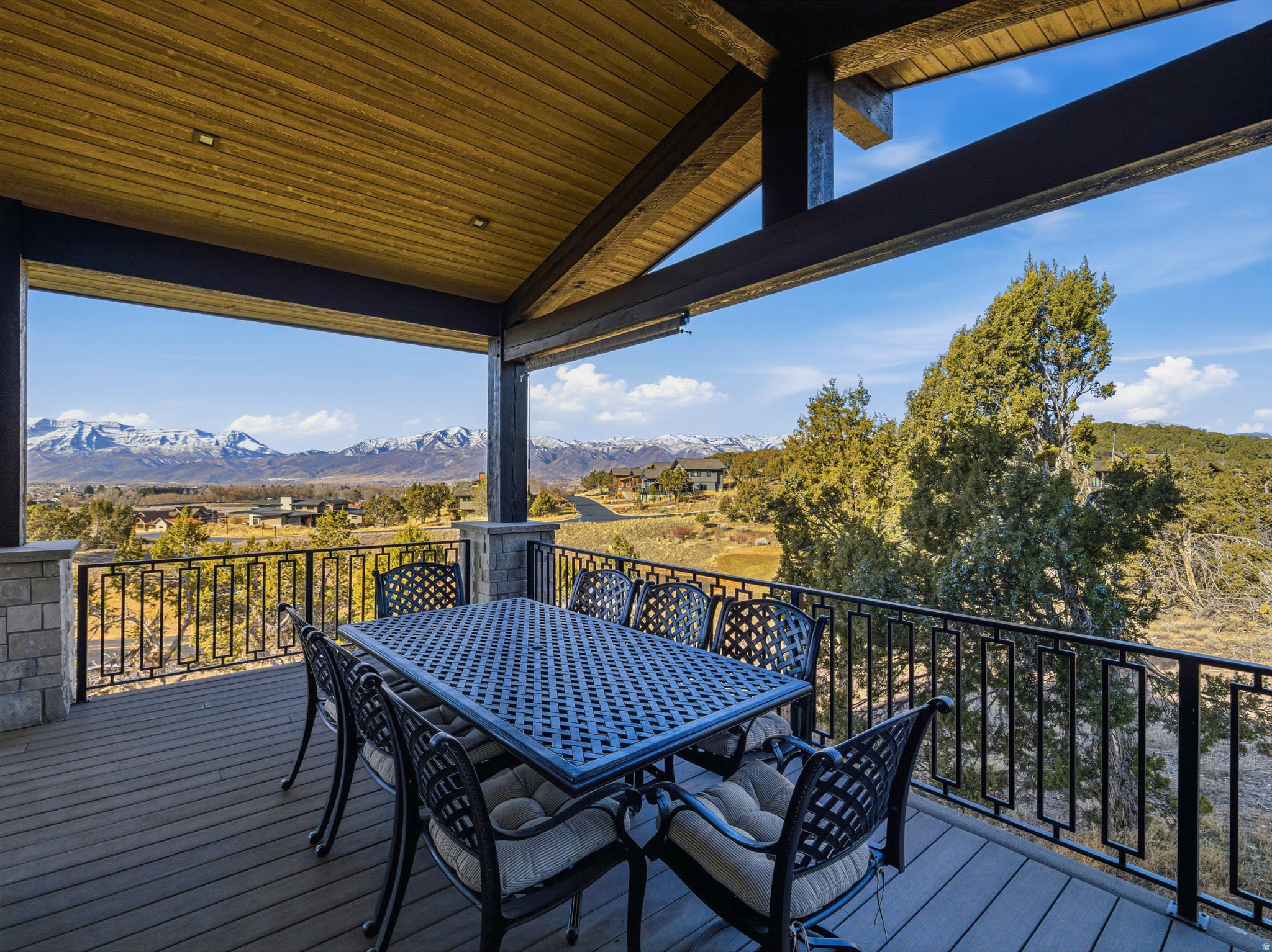 RED LEDGES - Residential