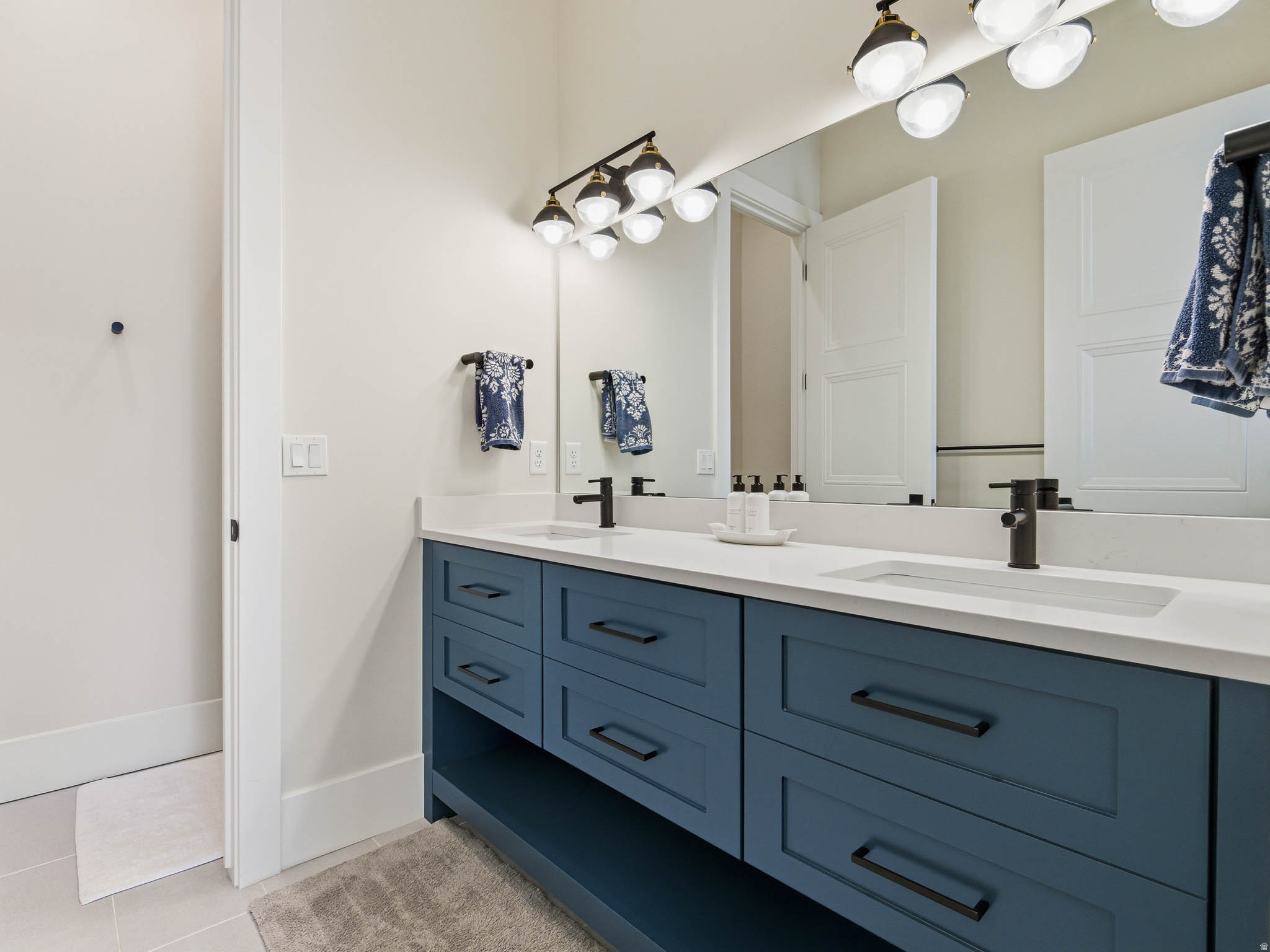 RED LEDGES - Residential