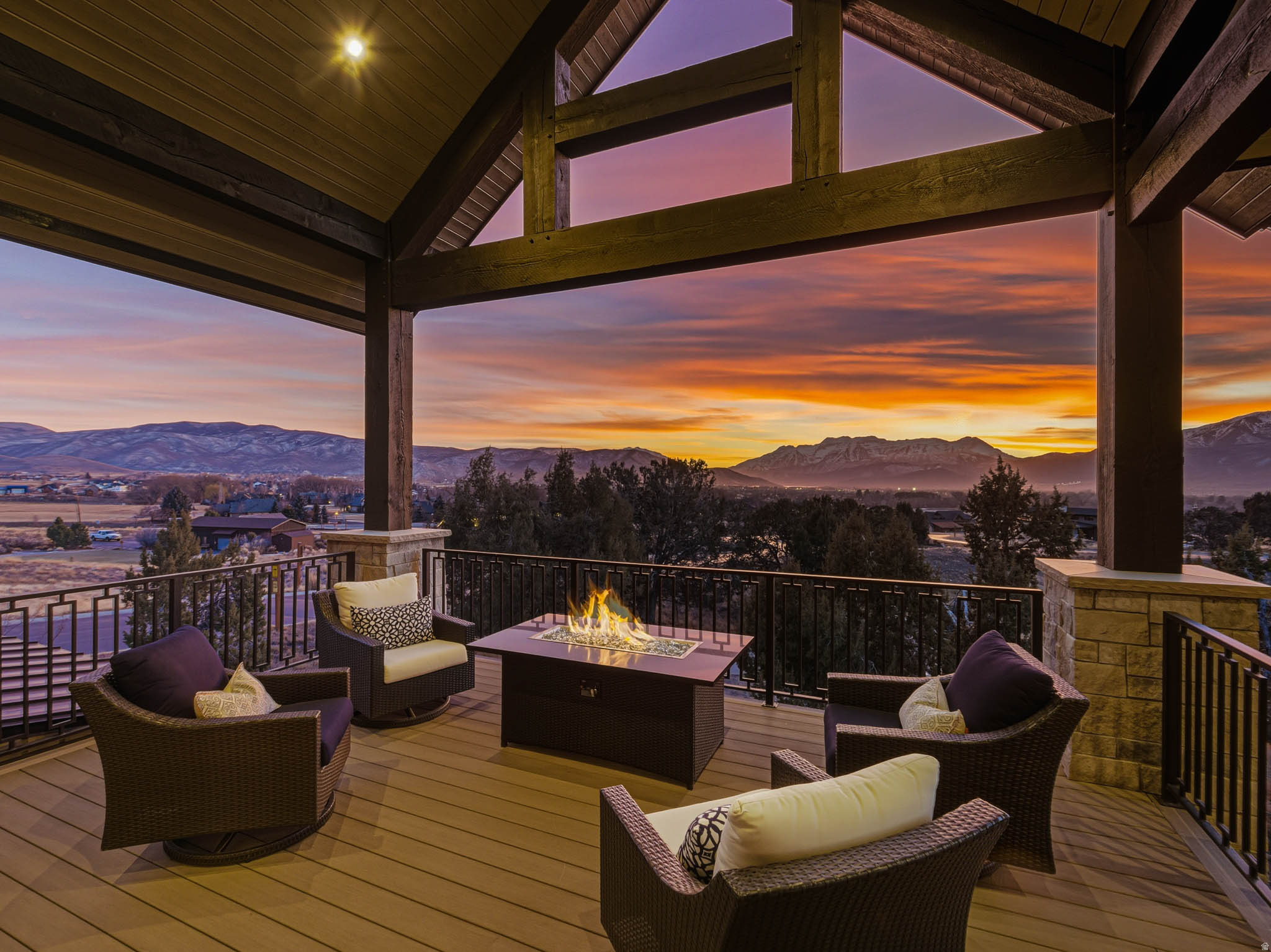 RED LEDGES - Residential