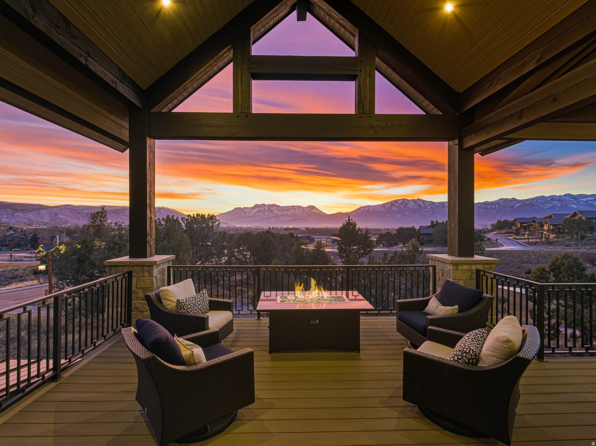 RED LEDGES - Residential