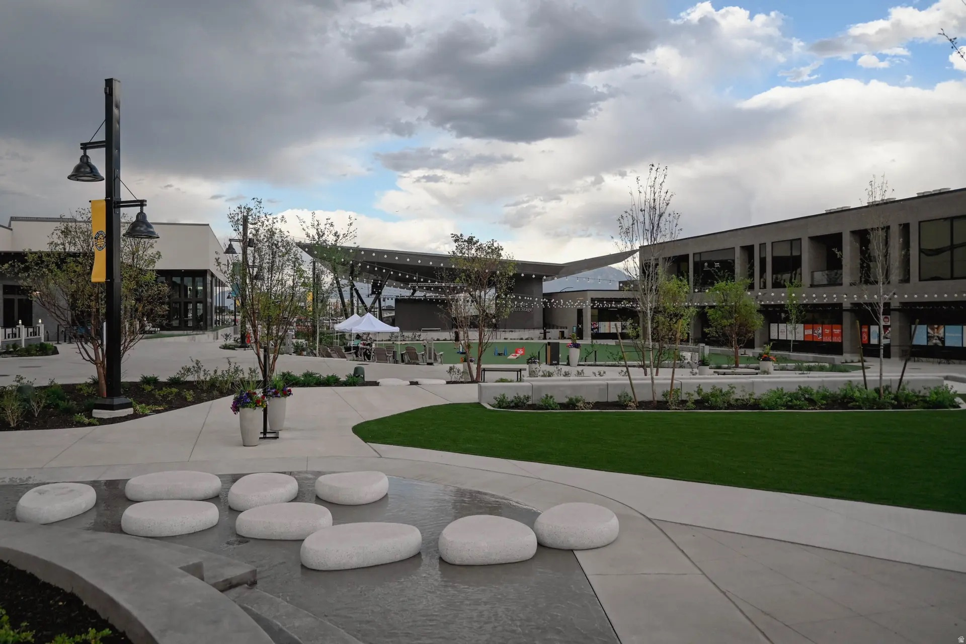 CASCADE VILLAGE - Residential