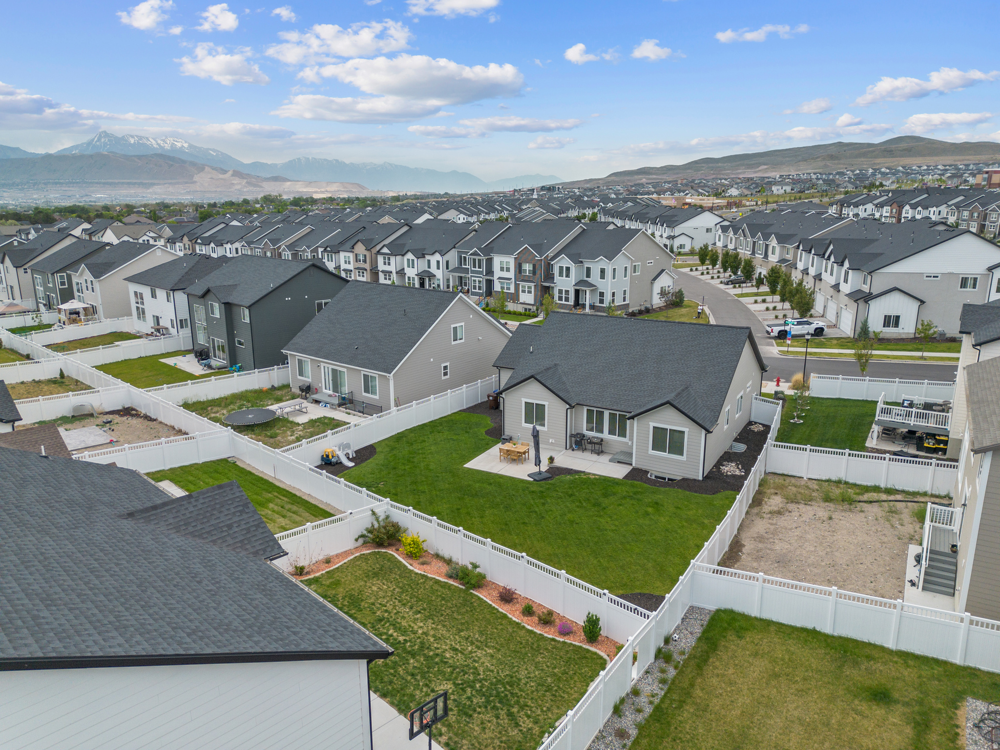 MOUNTAIN RIDGE - Residential
