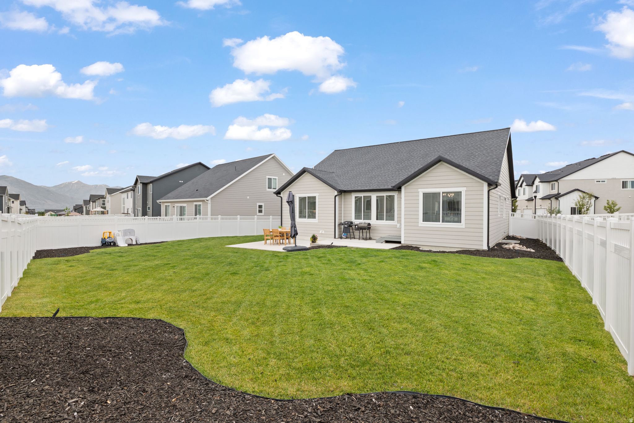 MOUNTAIN RIDGE - Residential