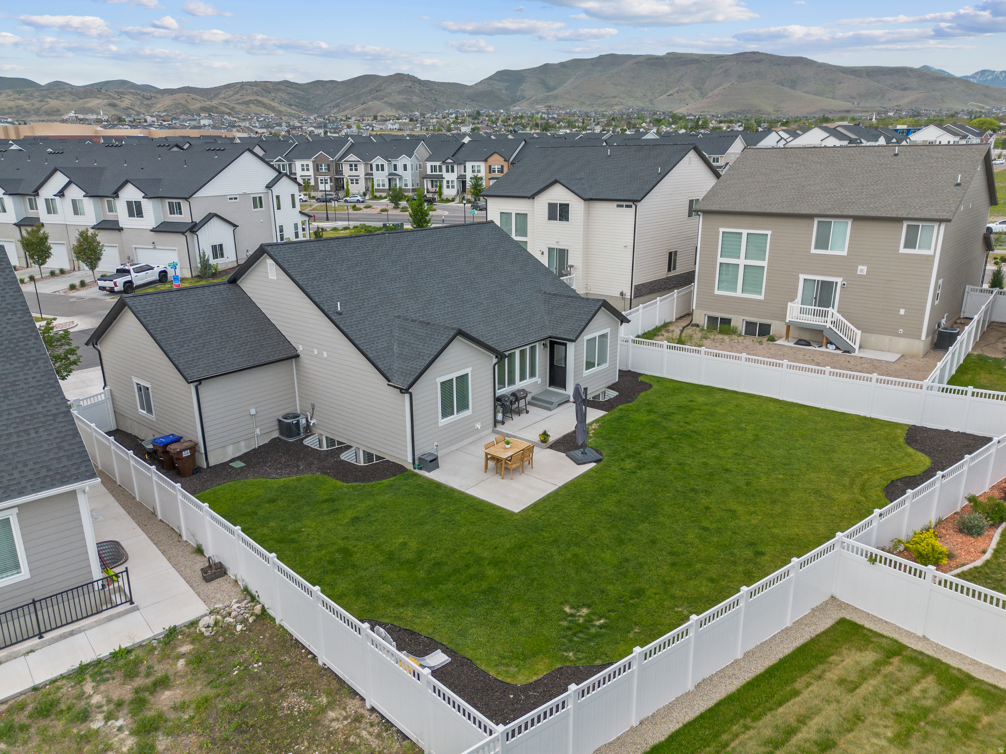 MOUNTAIN RIDGE - Residential