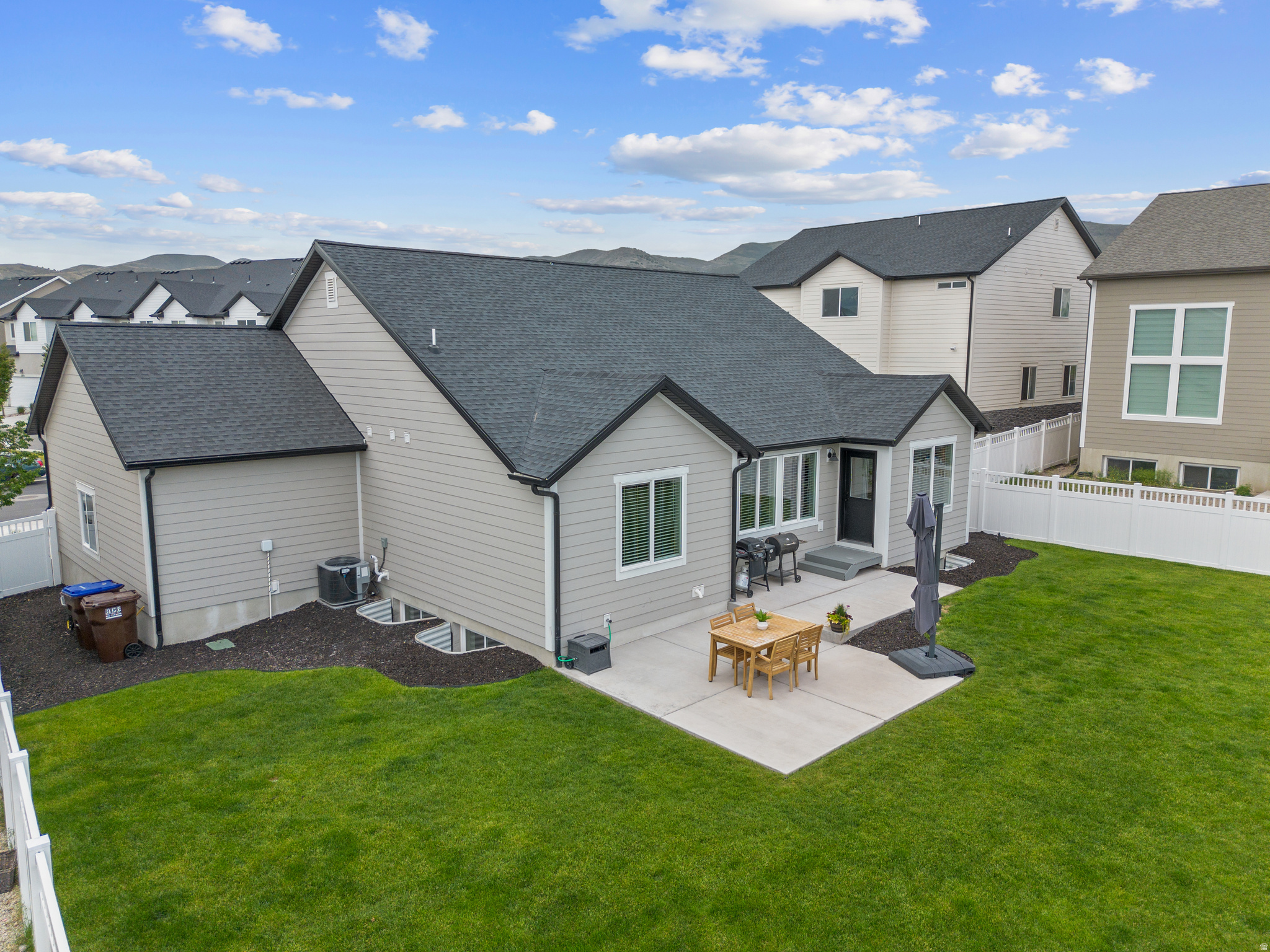 MOUNTAIN RIDGE - Residential
