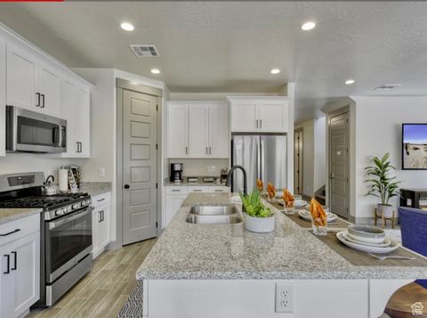 Tiny photo for 2323 E ESCONDIDO DR N, Washington, UT 84780 (MLS # 2113723)