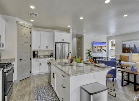 Tiny photo for 2323 E ESCONDIDO DR N, Washington, UT 84780 (MLS # 2113723)