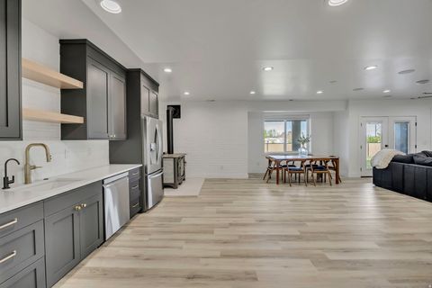 Tiny photo for 1720 S HILLCREST CIR W, Mapleton, UT 84664 (MLS # 2151363)