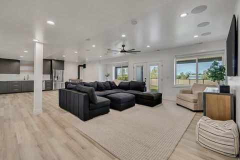 Tiny photo for 1720 S HILLCREST CIR W, Mapleton, UT 84664 (MLS # 2151363)