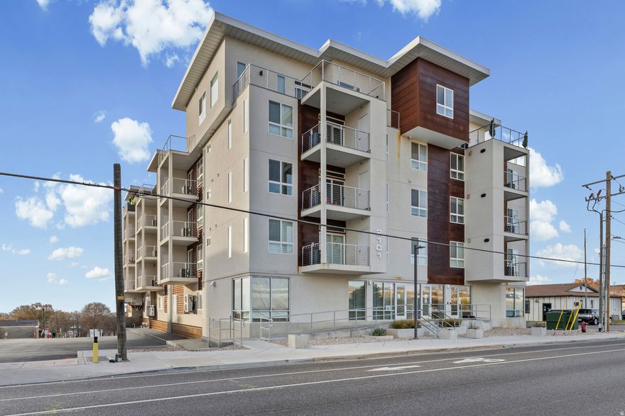 Modern 1 bed, 1 bath condo. Built in 2022, this bright unit features an open layout, contemporary finishes, and easy access to freeways, shopping, and dining. Perfect for low-maintenance living or investment. Don't miss this great opportunity!  No showings until Open house Saturday 11/22/25 12-2