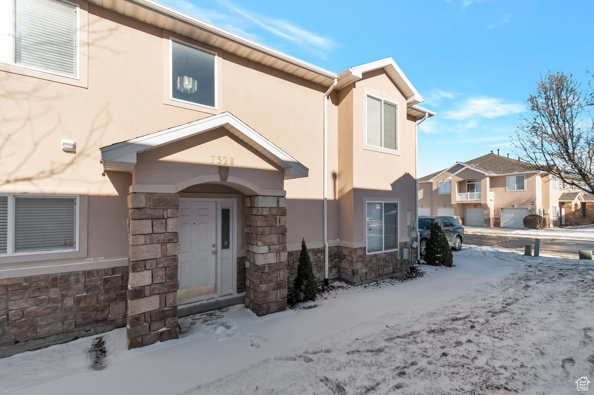 This town is an immaculate townhome, 9" ceilings, upgraded carpet, fantastic views off the deck. The interior features open spacious layouts, neutral colors Maser bath. This is the perfect home offers the perfect retreat after a long day at work or a perfect work space if you work at home.