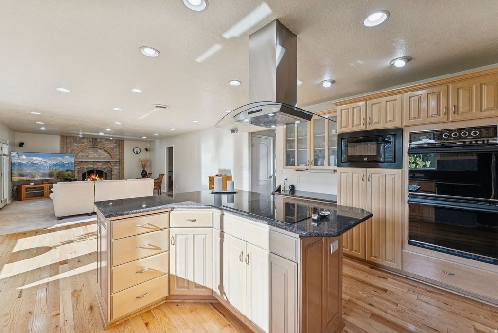 Photo of 2382 SUMMERWOOD DR, Layton, UT 84040 (MLS # 2157166)