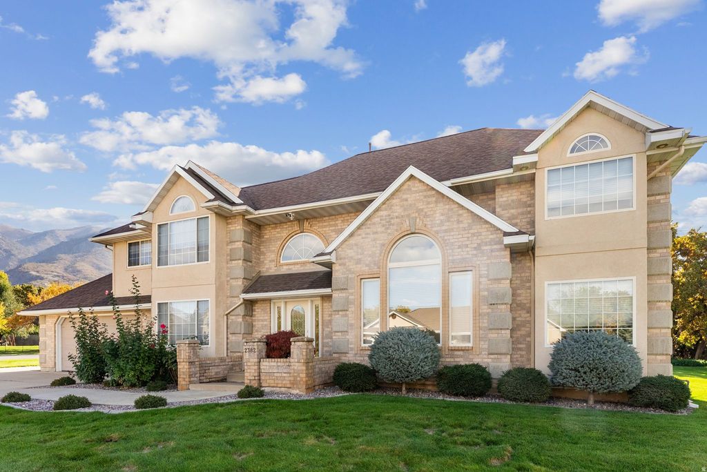 Photo of 2382 SUMMERWOOD DR, Layton, UT 84040 (MLS # 2157166)