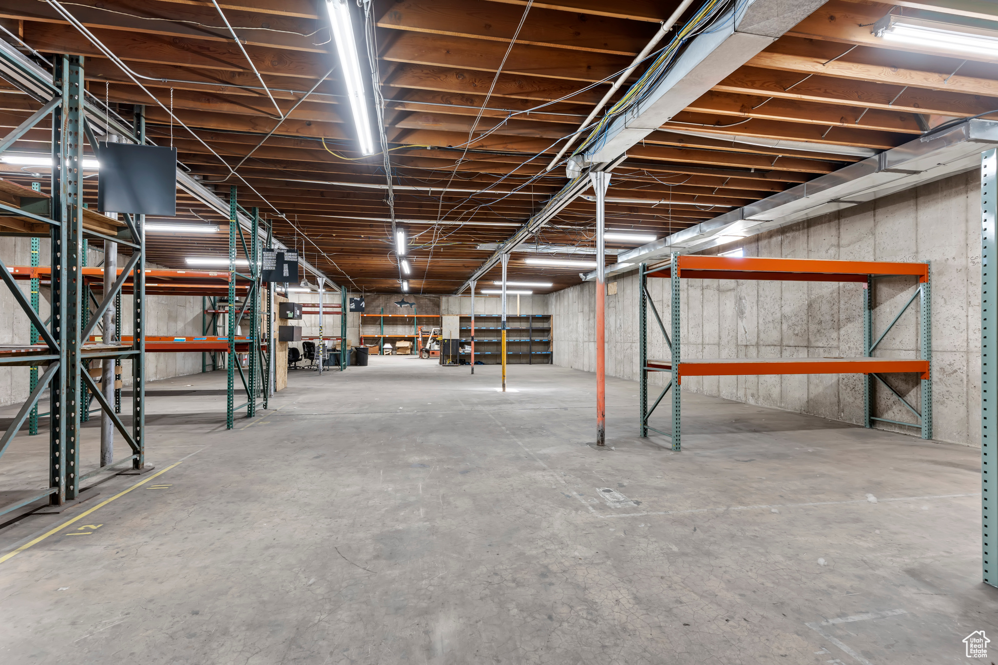 COLEMAN INDUSTRIAL PARK - Commercial Lease