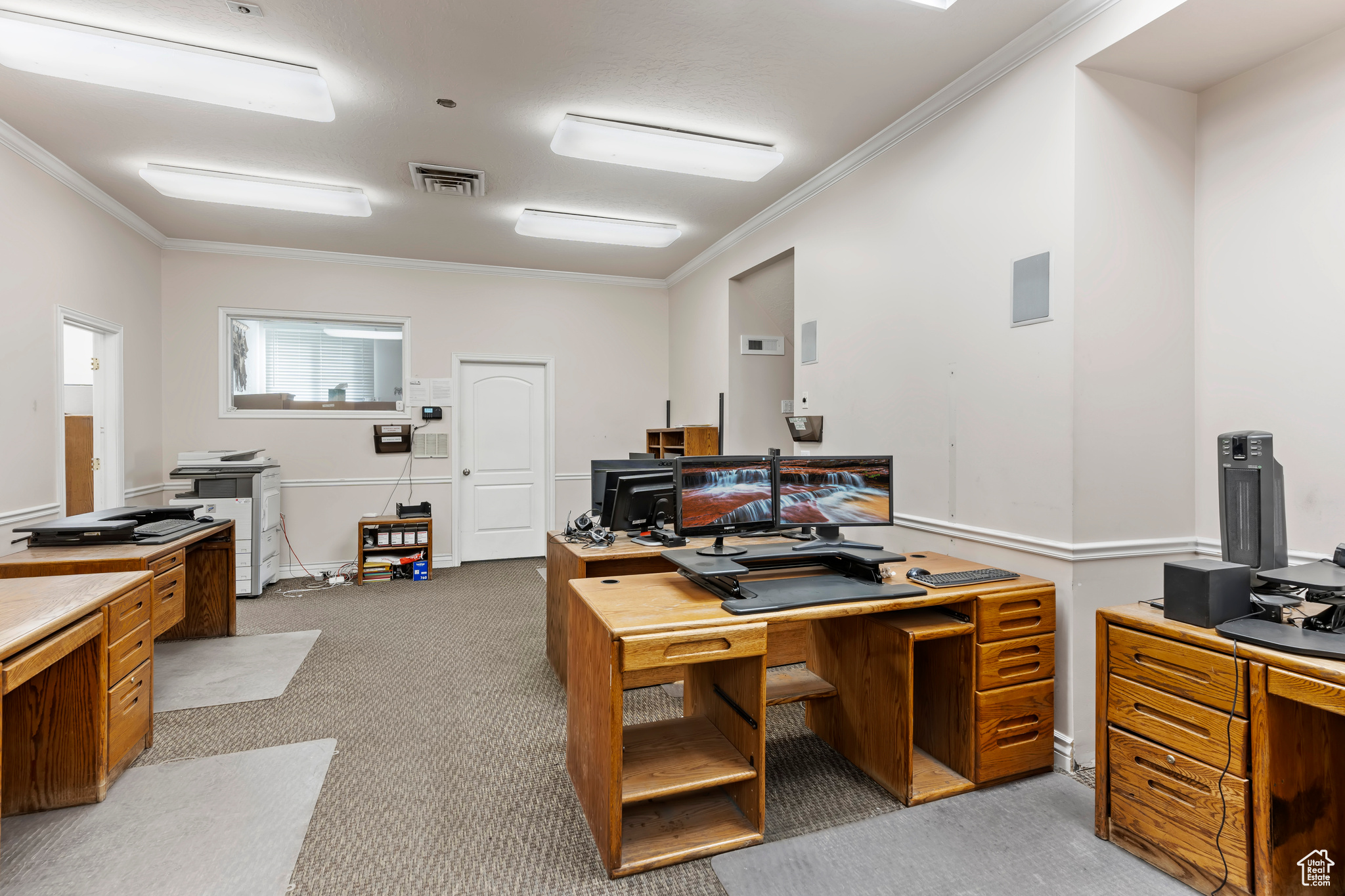 COLEMAN INDUSTRIAL PARK - Commercial Lease