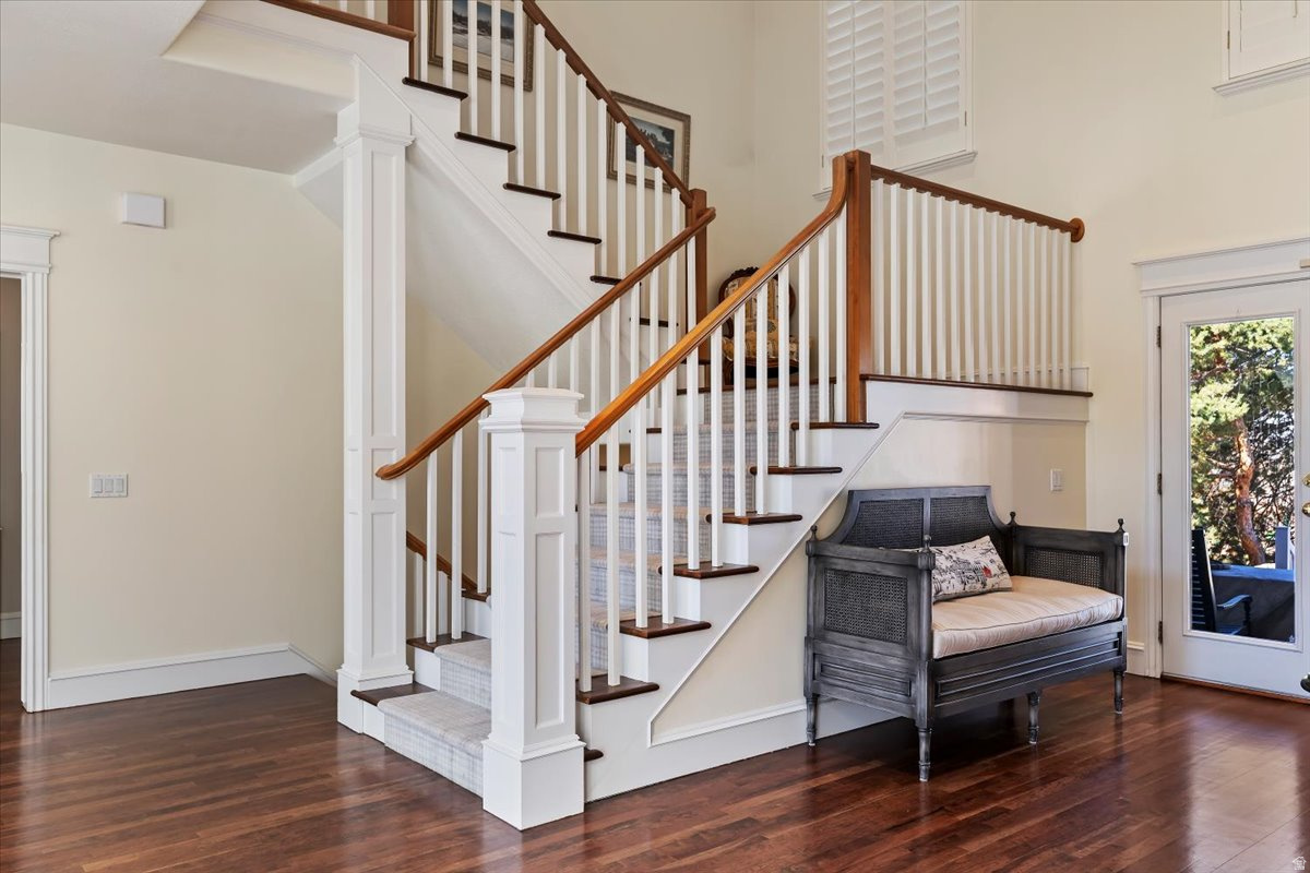 HAMPTON COURT - Residential