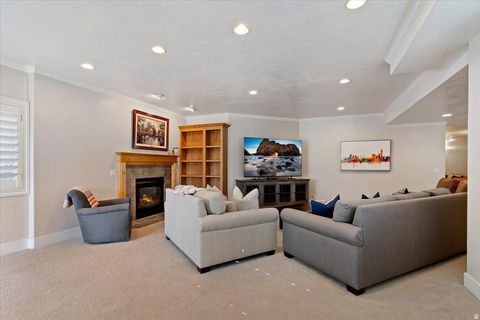 Tiny photo for 473 HAMPTON CT, Fruit Heights, UT 84037 (MLS # 2142082)