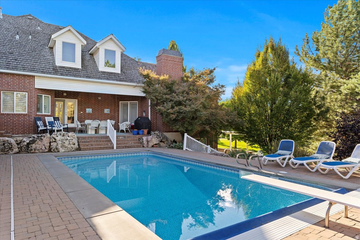 HAMPTON COURT - Residential